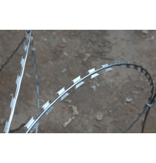 Проволока колючая армированная оцинкованная Егоза АКЛ-900 2,5 мм