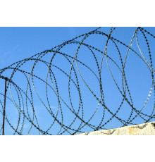 Проволока колючая спиральная оцинкованная Егоза СББ-750 2,5 мм